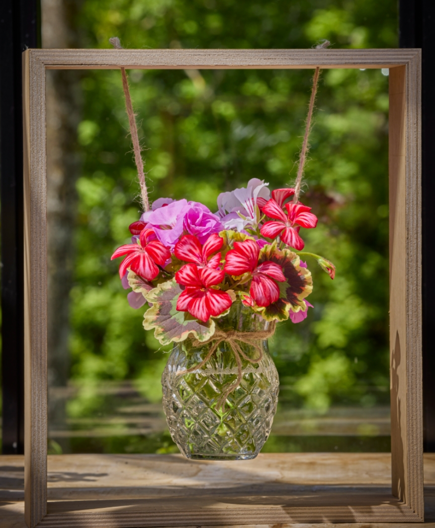 2026_Geraniums_2030_DIY_Hanging_Vase_Frame_05